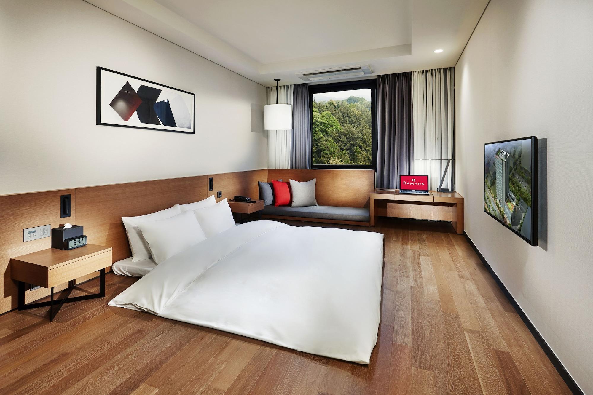 Ramada By Wyndham Gunsan Exterior foto