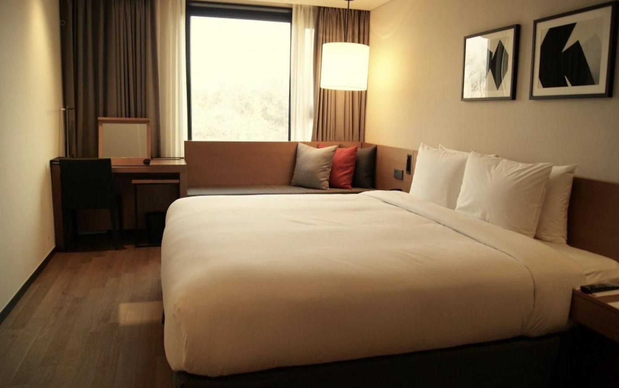 Ramada By Wyndham Gunsan Exterior foto