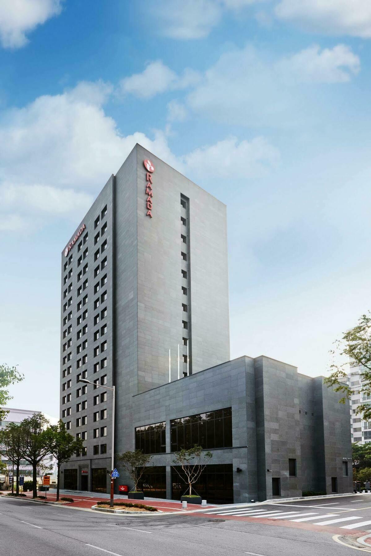 Ramada By Wyndham Gunsan Exterior foto